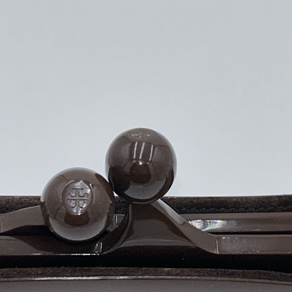 Tory Burch Vintage Rare Brown Lucite, Gold Embossed Scarab & Suede Back Clutch - Picture 5 of 8